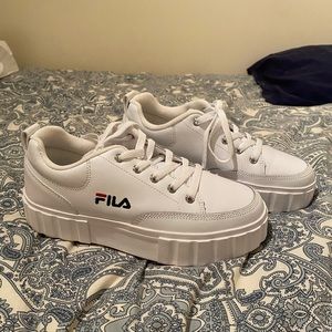 *Rare*Fila sandblast sneakers